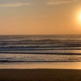 10月11日千葉北、東浪見の朝の波の画像
