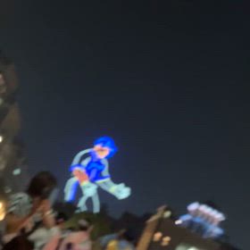 花火大会中、スタジアムからドローンの画像