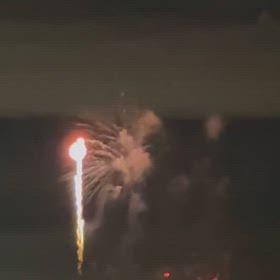 ２つの花火の画像