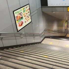 黒い偽物オネーサンと黒子オニーサンの画像