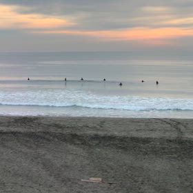 12月31日千葉北、東浪見の朝の波の画像