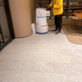 デリバリーサービス　配達 ロボットちゃんの画像