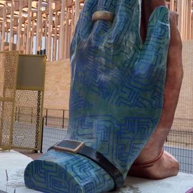 インドパビリオン前の動く手の画像