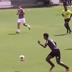 良い選手は、利き足が上手いの画像