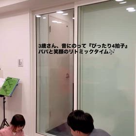 3歳さん　パパと笑顔のリトミックの画像