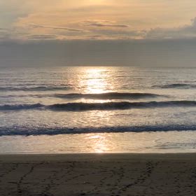 3月18日千葉北、東浪見の朝の波の画像