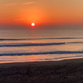 2月6日千葉北、東浪見の朝の波の画像