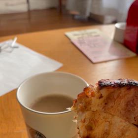 土曜の朝　成城石井のシナモンロールでの画像