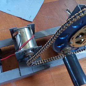 改造した手回し発電機を撮影しましたの画像