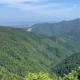 怖すぎるけど！断崖絶壁の突き出した岩上での座禅修行が今から楽しみ。の画像