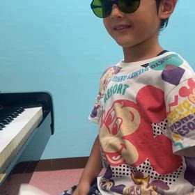 兄弟仲良く音符カードでドレミ読みの画像