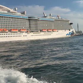 大阪港にロイヤル-プリンセスがきました。初入港です。の画像