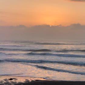 4月26日千葉北、東浪見の朝の波の画像