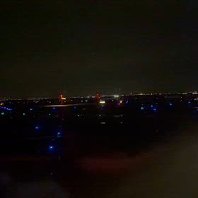 真夜中のFrigt離陸と着陸の画像