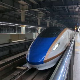 2024年7月28日北陸新幹線金沢(駅)13番のりば3517Eかがやき517号敦賀行きの画像