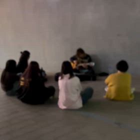 ストリートミュージシャンの画像