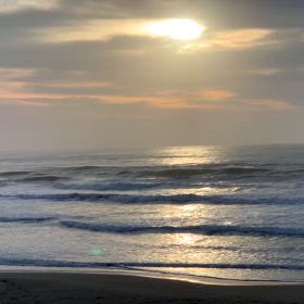 5月15日千葉北、東浪見の朝の波の画像