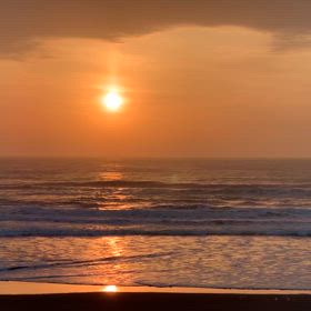 4月18日千葉北、東浪見の朝の波の画像