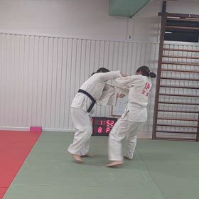 頑張るママさんの画像