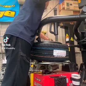 TikTok 佐藤工場長　タイヤ交換　動画　東京日野市　の画像