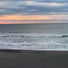 2月18日千葉北、東浪見の朝の波の画像