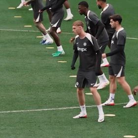 利き足中心は当たり前の画像