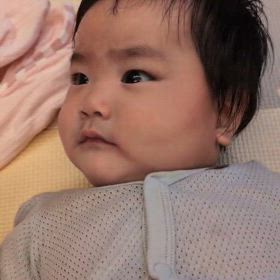 声出してゲラゲラとの画像