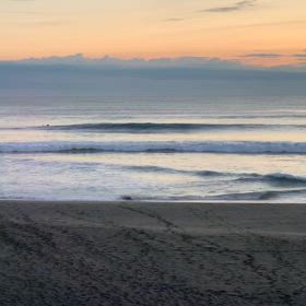 12月27日千葉北、東浪見の朝の波の画像
