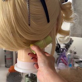 シンデレラヘアの後れ毛の作り方　　コスプレ　仮装　コスプレウィッグの画像