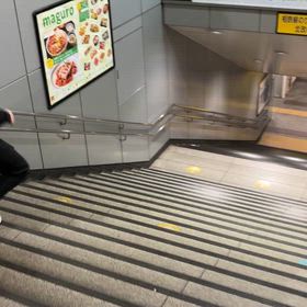 ゴール寸前で爆速オネーサンに抜かれるの画像