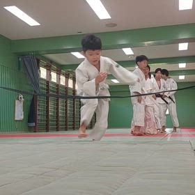 前回り受身の稽古の画像