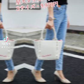 Vitabrillareワッペン付き星スタッズバッグ・Sサイズ・モデル着用の画像