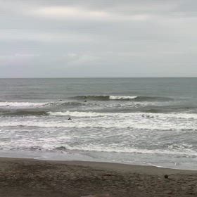 4月30日千葉北、東浪見の朝の波の画像