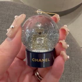 CHANELシャネルノベルティ2025】ギフトとクリスマスプレゼントのスノー
