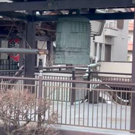 お寺の鐘の画像