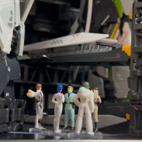 下から上へ解体匠機νガンダム〜格納庫〜の画像