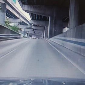 そこまで右にこだわる理由を訊きに行こうの画像