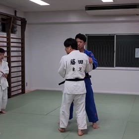 小内刈りの画像