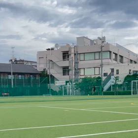 利き足をボールに合わせるの画像