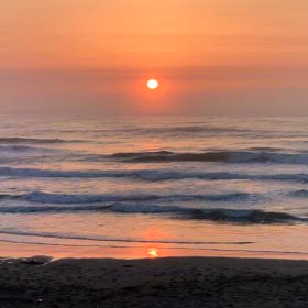 4月28日千葉北、東浪見の朝の波の画像
