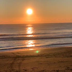 2月25日千葉北、東浪見の朝の波の画像