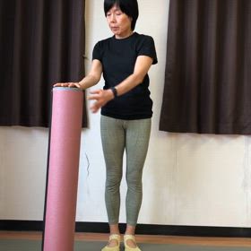 手のひらストレッチで首、肩も楽にの画像