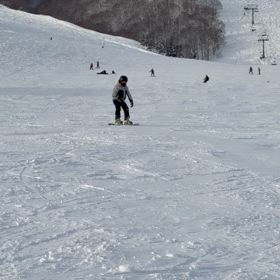 スキー・スノボ旅行2日目！⛄❄️  長男、初めてのスノーボードに挑戦！の画像