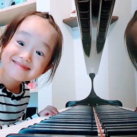4歳と6歳の姉妹、"ピアノ大好き"の笑顔が輝く理由 〜引っ越し後も通い続けたい気持  ちに寄り添っての画像