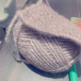 秋用のストール編んでます☺︎の画像