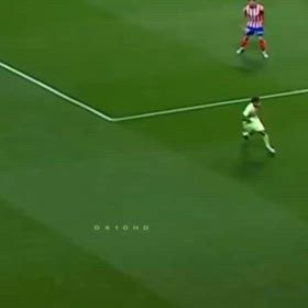 ヤマルとアカデミーの選手たちの画像