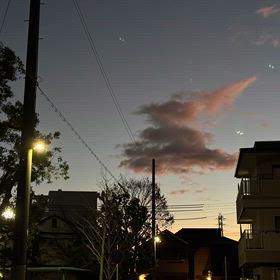 朝の散歩で見た面白い形の雲の画像