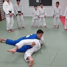 横四方固めの画像