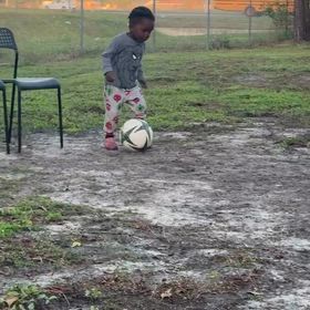 必ず利き足で蹴るの画像