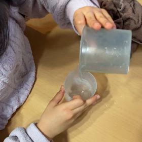 3月31日水遊び2  障害のある我が子に思う複雑な母心の画像